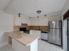 2565 Garden Ct, Cooper City FL 33026