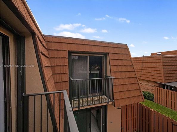 2565 Garden Ct, Cooper City FL 33026