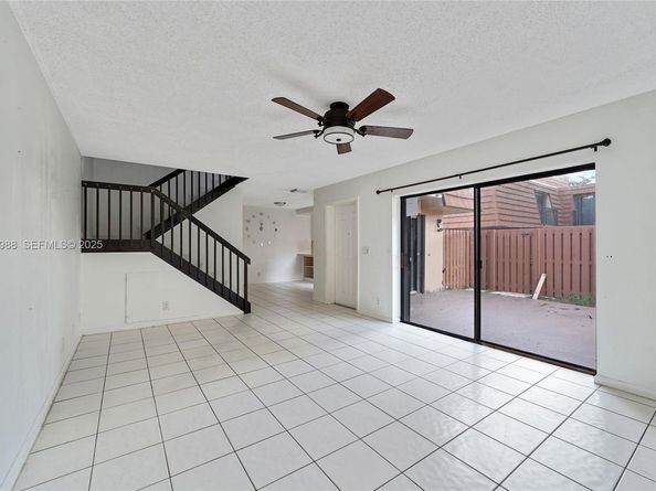 2565 Garden Ct, Cooper City FL 33026