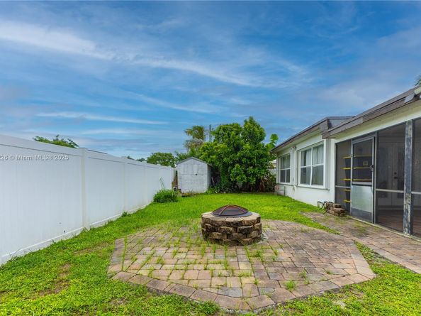 740 N 73rd Ter, Hollywood FL 33024