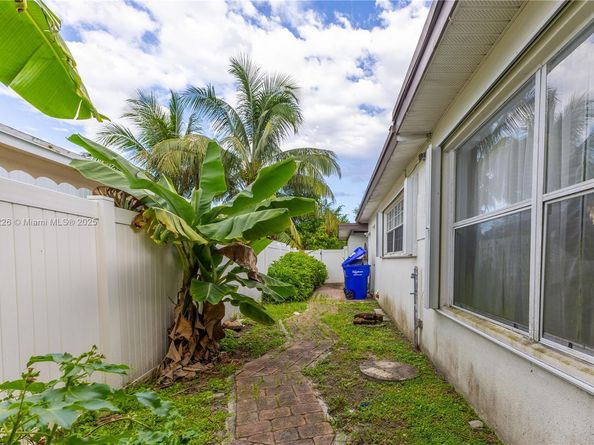 740 N 73rd Ter, Hollywood FL 33024