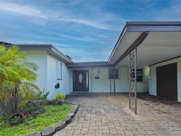 740 N 73rd Ter, Hollywood FL 33024