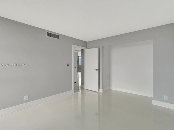 20379 W Country Club Dr 1233, Aventura FL 33180