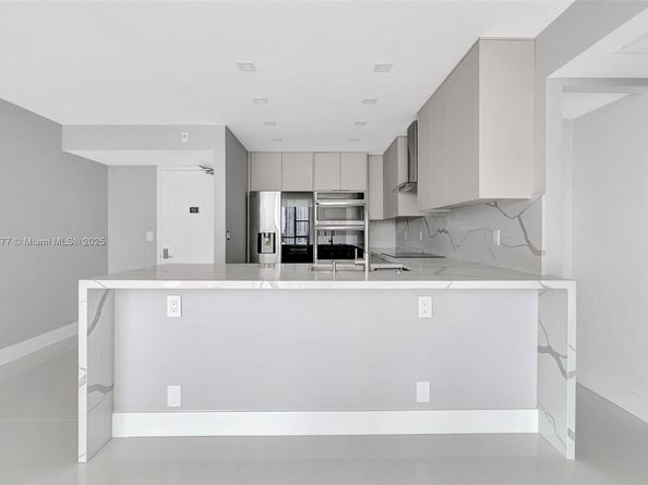 20379 W Country Club Dr 1233, Aventura FL 33180