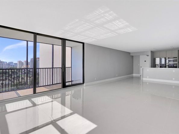 20379 W Country Club Dr 1233, Aventura FL 33180