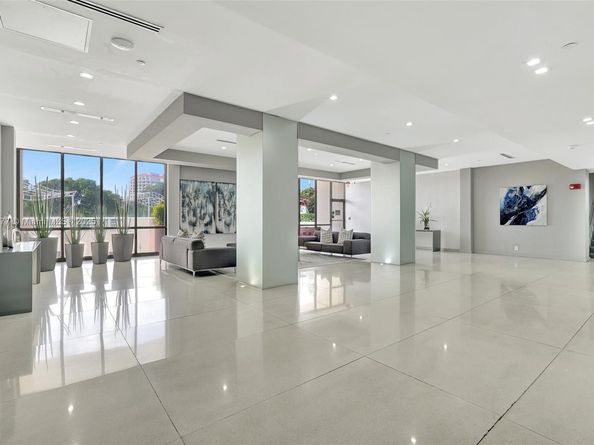 20379 W Country Club Dr 1233, Aventura FL 33180