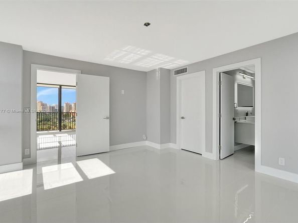 20379 W Country Club Dr 1233, Aventura FL 33180