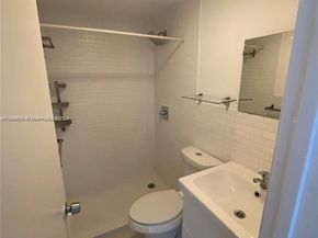 1438 NW 27th St, Miami FL 33142