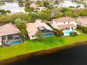 2943 Oakbrook Dr, Weston FL 33332