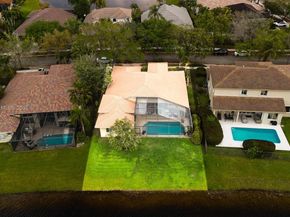 2943 Oakbrook Dr, Weston FL 33332