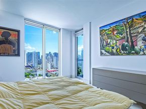 185 SW 7th St 2911, Miami FL 33130