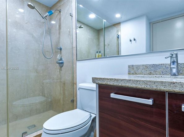 185 SW 7th St 2911, Miami FL 33130