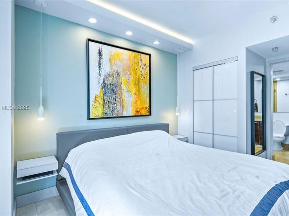 185 SW 7th St 2911, Miami FL 33130