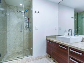 185 SW 7th St 2911, Miami FL 33130