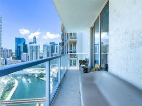 185 SW 7th St 2911, Miami FL 33130