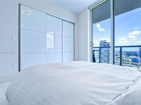 185 SW 7th St 2911, Miami FL 33130