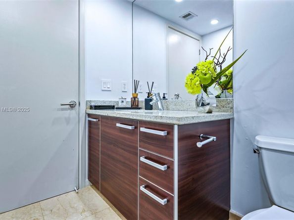 185 SW 7th St 2911, Miami FL 33130