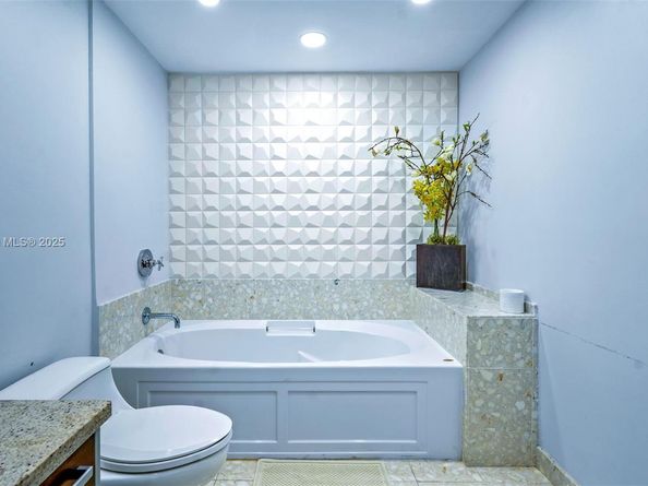 185 SW 7th St 2911, Miami FL 33130