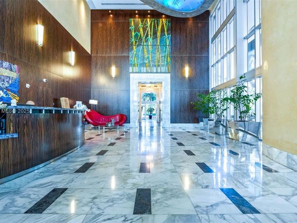 185 SW 7th St 2911, Miami FL 33130