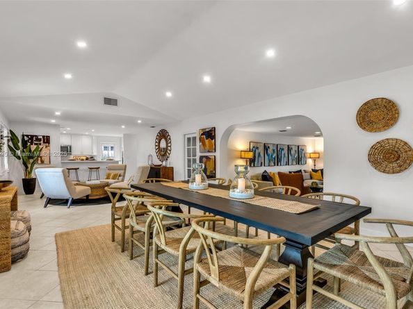 2004 NE 17th Way, Fort Lauderdale FL 33305