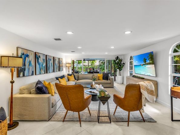 2004 NE 17th Way, Fort Lauderdale FL 33305