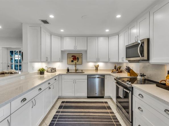 2004 NE 17th Way, Fort Lauderdale FL 33305