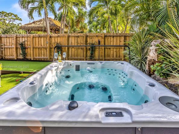 2004 NE 17th Way, Fort Lauderdale FL 33305