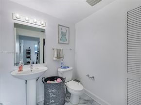 601 NE 36th St 1909, Miami FL 33137