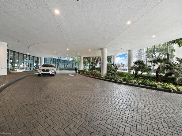 601 NE 36th St 1909, Miami FL 33137