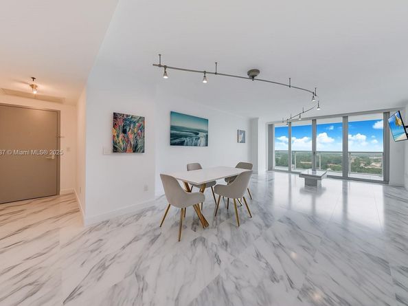 601 NE 36th St 1909, Miami FL 33137