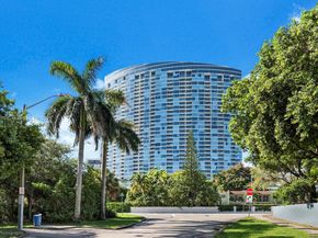 601 NE 36th St 1909, Miami FL 33137