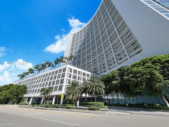 601 NE 36th St 1909, Miami FL 33137