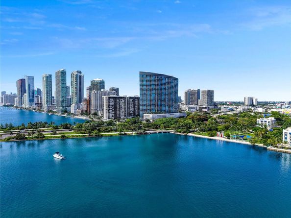 601 NE 36th St 1909, Miami FL 33137