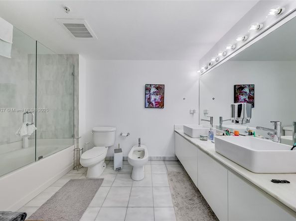 601 NE 36th St 1909, Miami FL 33137