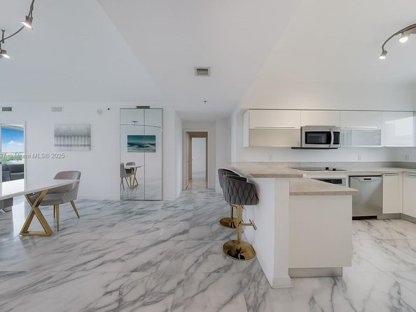 601 NE 36th St 1909, Miami FL 33137