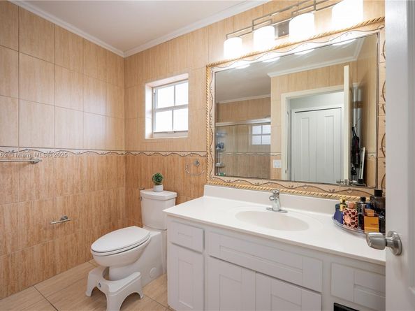 15863 SW 71st St, Miami FL 33193