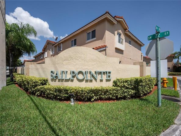 15863 SW 71st St, Miami FL 33193