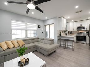 15863 SW 71st St, Miami FL 33193