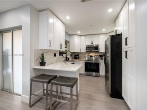 15863 SW 71st St, Miami FL 33193