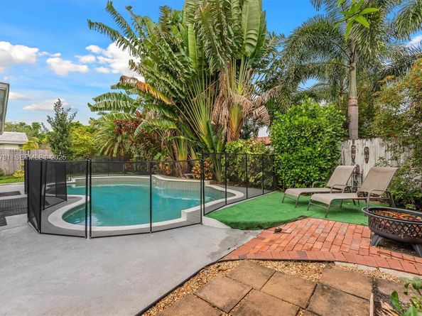 3321 NW 64th St, Fort Lauderdale FL 33309