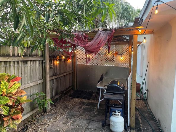 3321 NW 64th St, Fort Lauderdale FL 33309