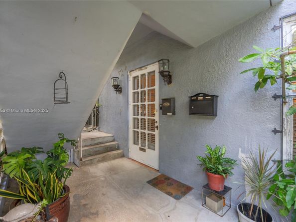 405 SW 11th Ave, Miami FL 33130