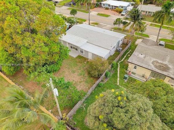 770 NW 38th St, Oakland Park FL 33309