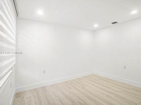 770 NW 38th St, Oakland Park FL 33309