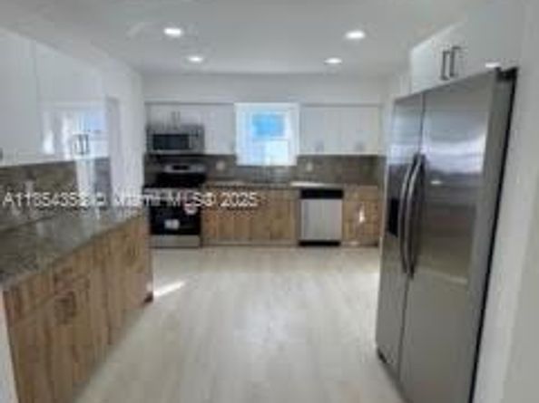 770 NW 38th St, Oakland Park FL 33309