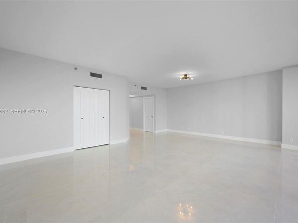 20281 E Country Club Dr 501, Aventura FL 33180