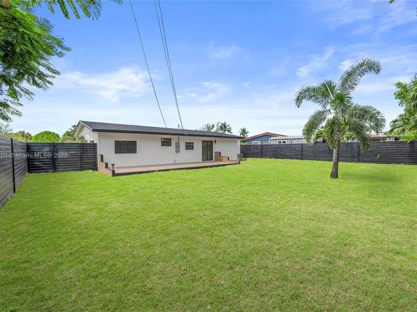 949 SE 5th St, Deerfield Beach FL 33441