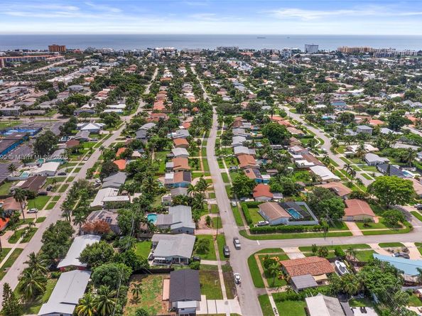 949 SE 5th St, Deerfield Beach FL 33441