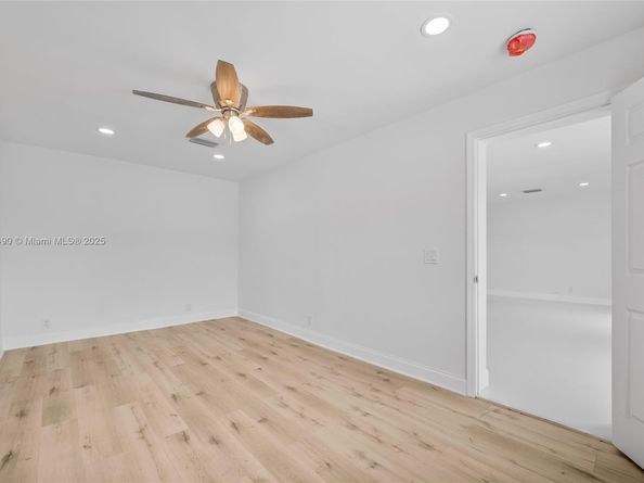 949 SE 5th St, Deerfield Beach FL 33441