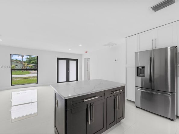 949 SE 5th St, Deerfield Beach FL 33441